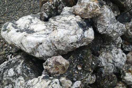 Черный гранит - кварцит фр. 100-1000 мм.